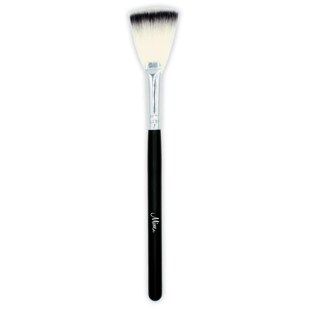 Mine. Deluxe Soft Highlight Fan Brush